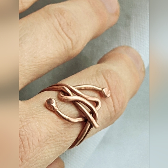 Dynamic Copper Ring Artisan Crafted - Picture 5 of 9